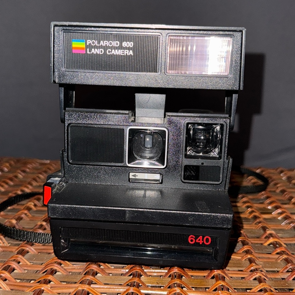 Polaroid 600 - Land Camera (640 film)